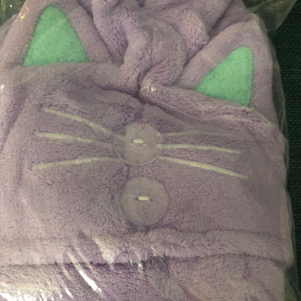 π¦ Comfort Bay Cat Hair Wrap Towel and Pink Hair Clip Set - Picture 4 of 7